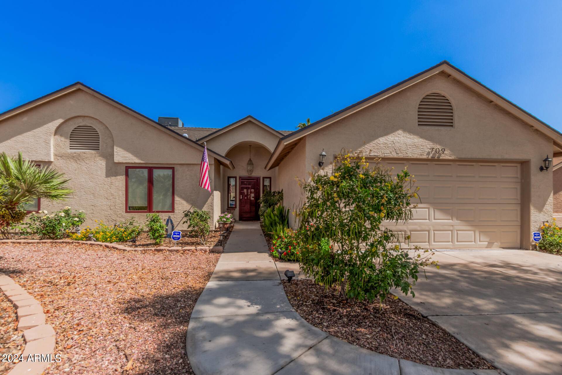 709 W CHEYENNE Drive, Chandler, AZ 85225