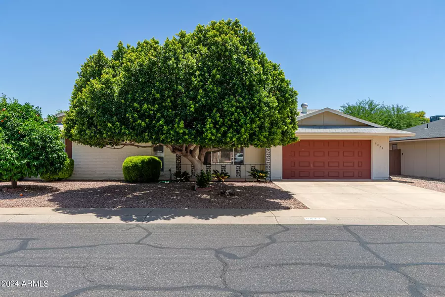 9827 W LINDGREN Avenue, Sun City, AZ 85373