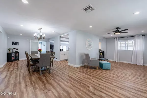 Phoenix, AZ 85008,2439 N 38TH Place