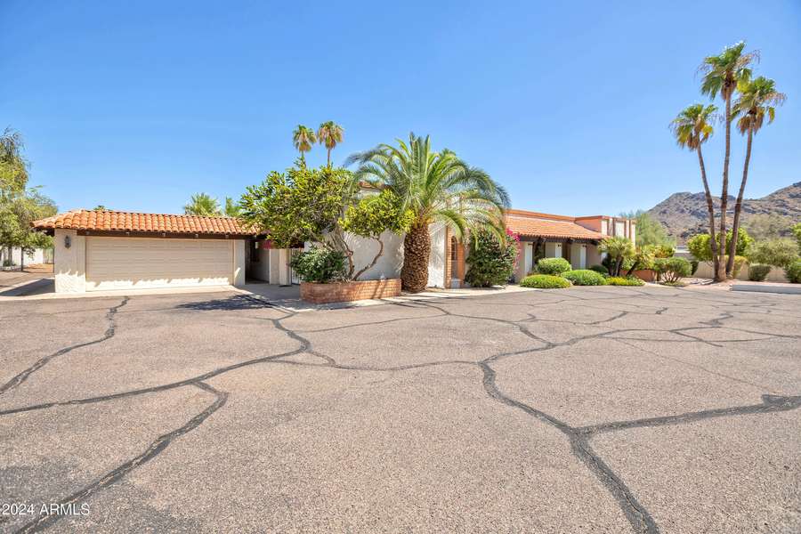 4828 E CLEARWATER Parkway, Paradise Valley, AZ 85253