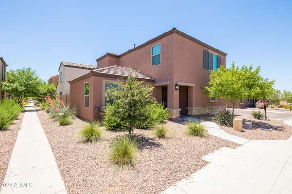 8243 W ILLINI Street, Phoenix, AZ 85043