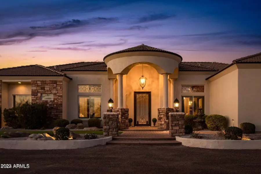 15230 S MOUNTAIN Road, Mesa, AZ 85212