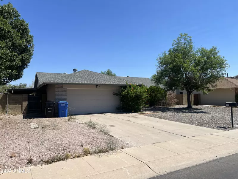 1734 W BANFF Lane, Phoenix, AZ 85023