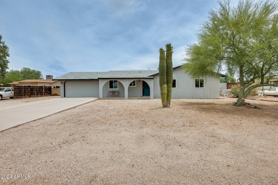 709 N RENNICK Drive, Apache Junction, AZ 85120