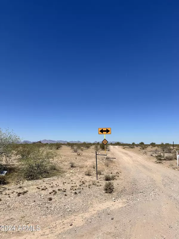 0 W INDIAN SCHOOL Road #-, Tonopah, AZ 85354