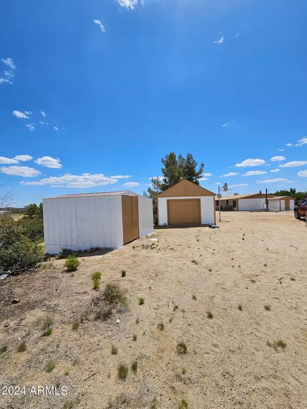 Kirkland, AZ 86332,8015 W CLARIDGE Lane