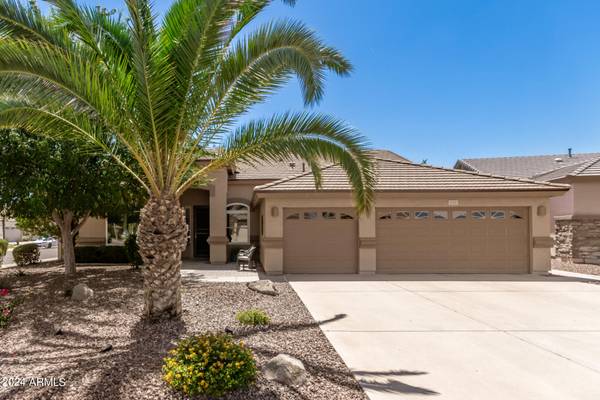 5122 S FERN Court, Chandler, AZ 85248