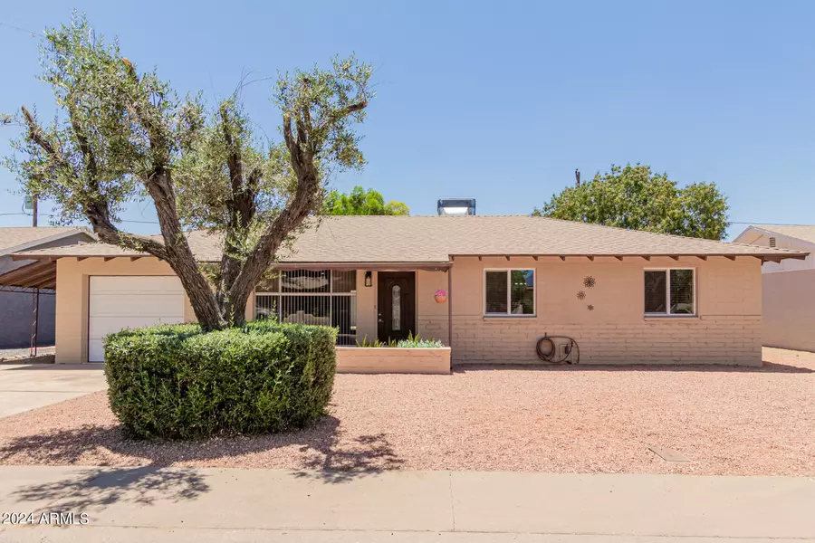 3829 W SOLAR Drive, Phoenix, AZ 85051