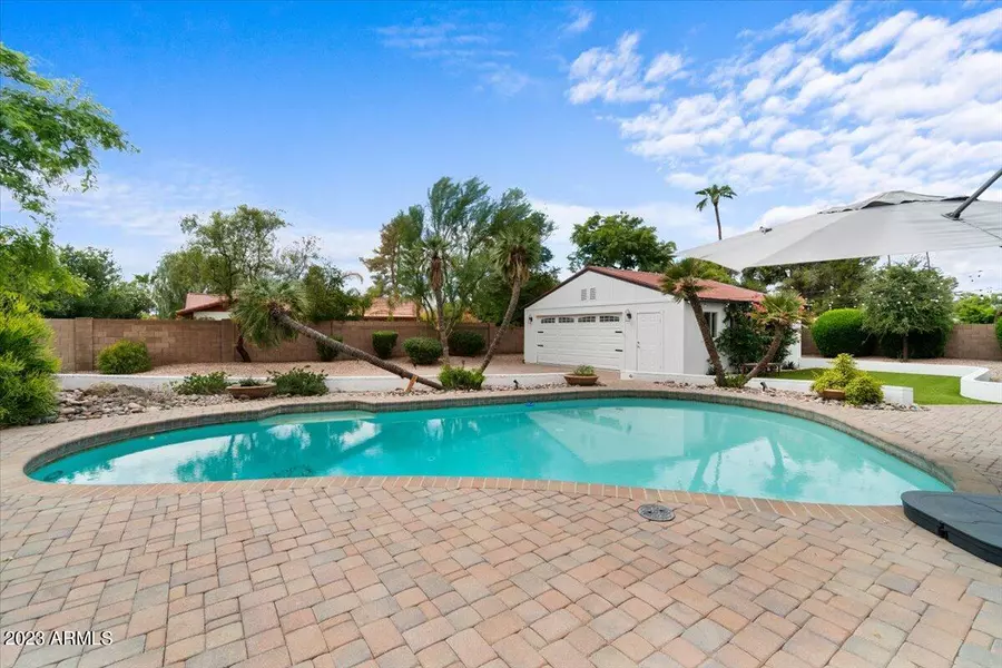 335 E WALTANN Lane, Phoenix, AZ 85022