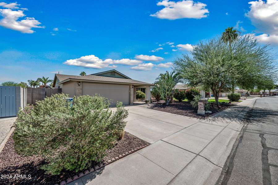 1417 W COLT Road, Chandler, AZ 85224