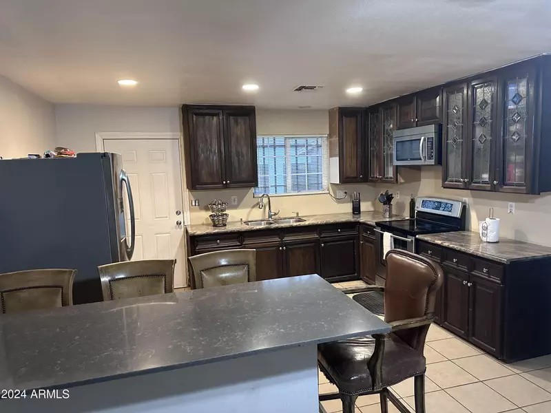 902 S 15TH Avenue, Phoenix, AZ 85007