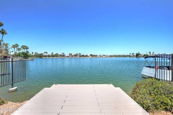 1700 E LAKESIDE Drive #1, Gilbert, AZ 85234