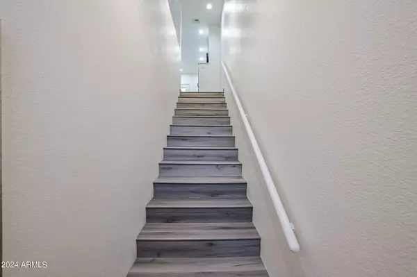 Phoenix, AZ 85034,101 N 7TH Street #202