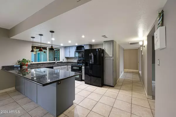 5030 E WINCHCOMB Drive, Scottsdale, AZ 85254