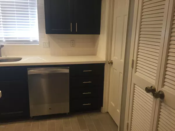 Scottsdale, AZ 85251,3031 N CIVIC CENTER Plaza #102