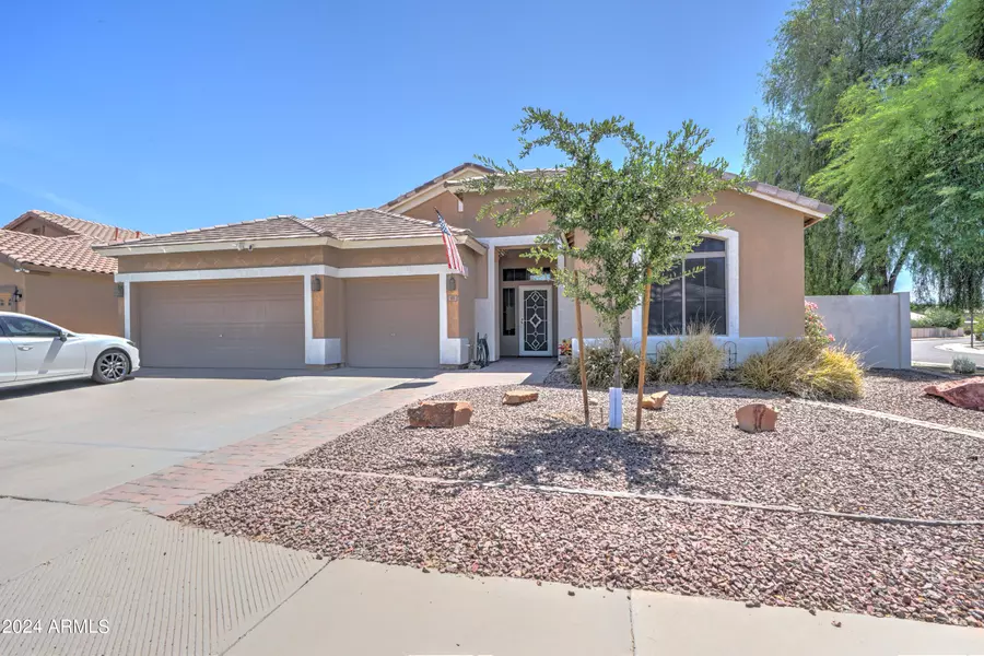 935 S PUEBLO Street, Gilbert, AZ 85233