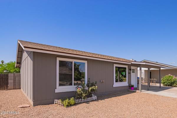 Phoenix, AZ 85033,7231 W FLOWER Street