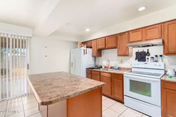Phoenix, AZ 85033,4628 N 71ST Avenue