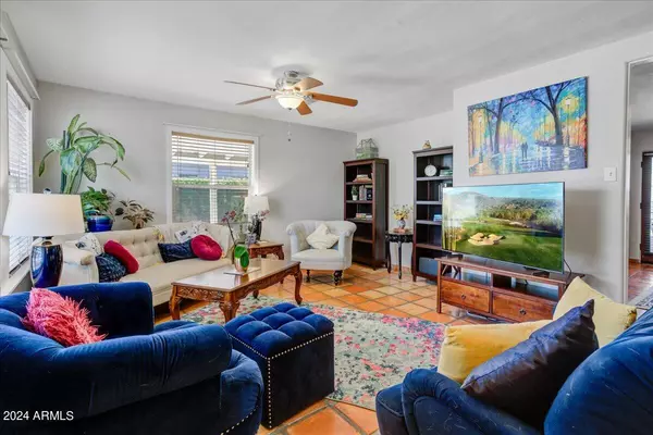Phoenix, AZ 85014,1352 E WHITTON Avenue