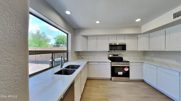 Phoenix, AZ 85085,2340 W WHITE FEATHER Lane