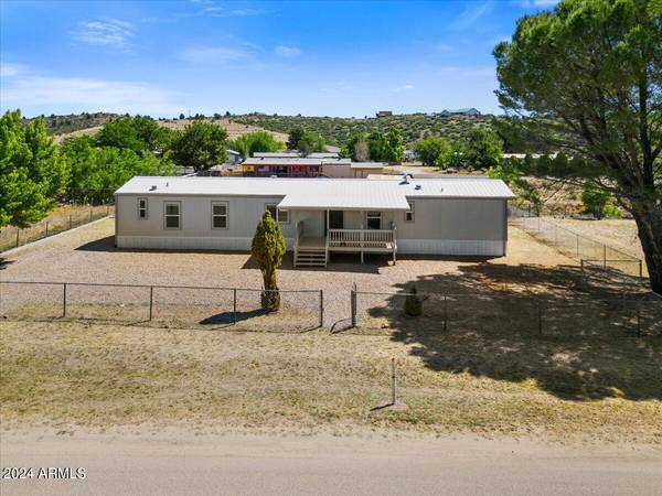 18229 S PIONEER Avenue,  Peeples Valley,  AZ 86332