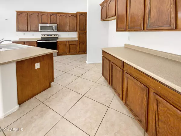 Litchfield Park, AZ 85340,13026 W HIGHLAND Avenue