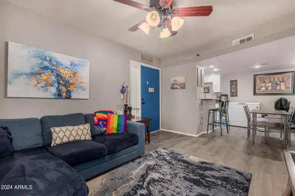 Phoenix, AZ 85013,729 W Coolidge Street #115