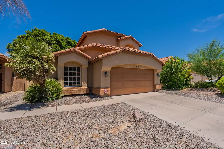 910 W SUN COAST Drive, Gilbert, AZ 85233