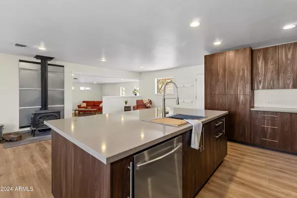 Show Low, AZ 85901,1051 Old Hwy 160 --