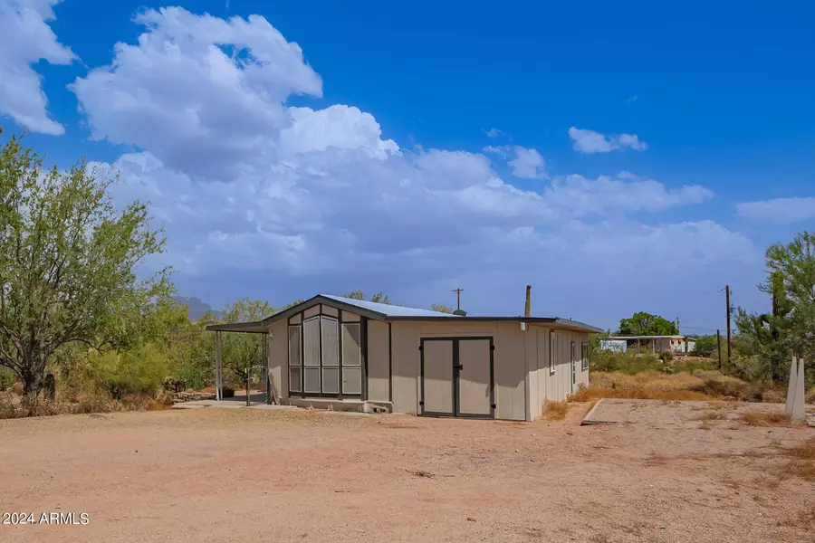 865 W SADDLE BUTTE Street, Apache Junction, AZ 85120