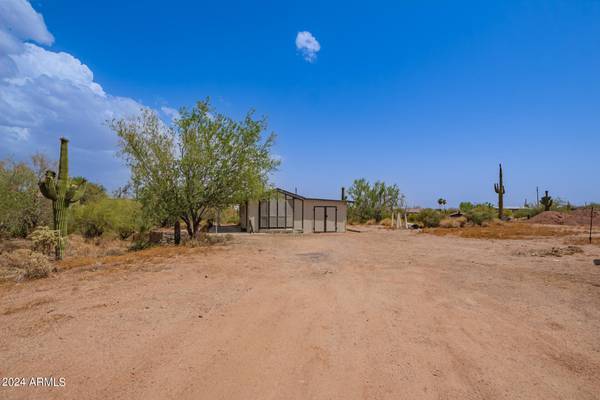 Apache Junction, AZ 85120,865 W SADDLE BUTTE Street