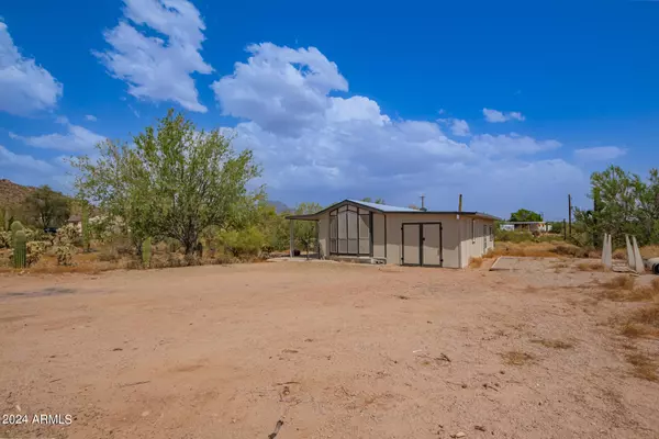 Apache Junction, AZ 85120,865 W SADDLE BUTTE Street