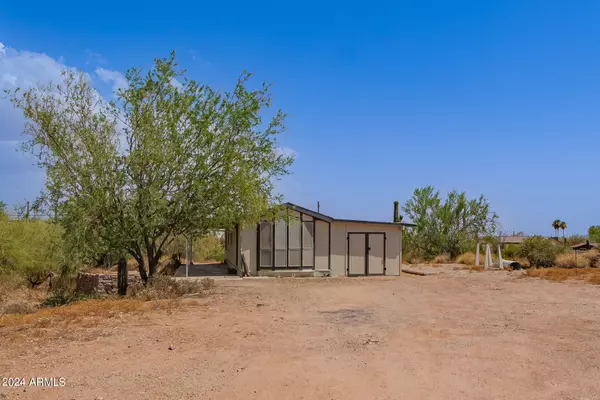 Apache Junction, AZ 85120,865 W SADDLE BUTTE Street