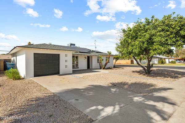 Phoenix, AZ 85029,2502 W DAHLIA Drive