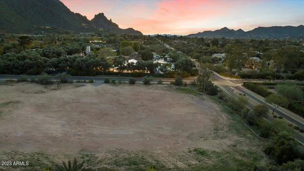 Paradise Valley, AZ 85253,5909 N INVERGORDON Road #-