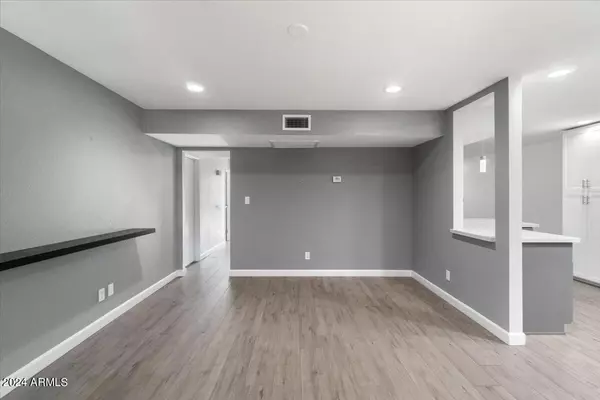 Scottsdale, AZ 85257,7732 E OAK Street