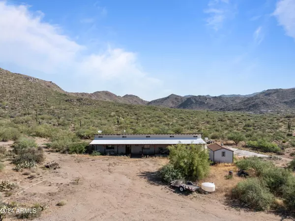 24200 S JAKES Way, Congress, AZ 85332