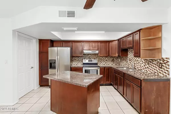 Phoenix, AZ 85033,7552 W TURNEY Avenue