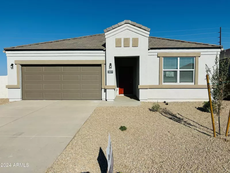 28277 N PLATINUM Drive, San Tan Valley, AZ 85143