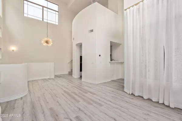 Scottsdale, AZ 85260,14450 N THOMPSON PEAK Parkway #216