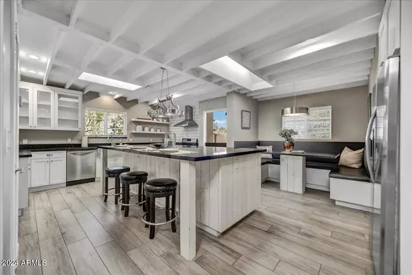 3132 E Highland Avenue,  Phoenix,  AZ 85016