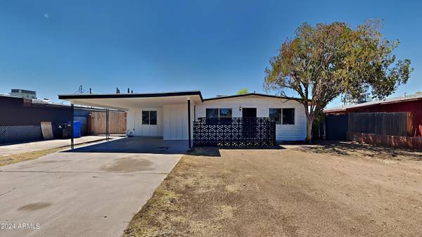 2207 W SUNNYSIDE Avenue, Phoenix, AZ 85029