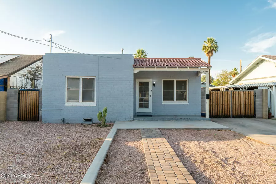 2706 E WILLETTA Street, Phoenix, AZ 85008