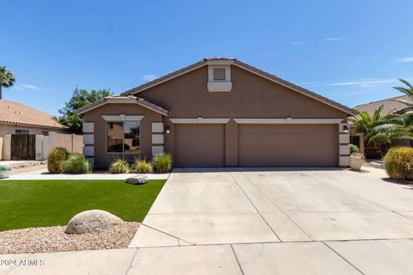 7451 W CRYSTAL Road, Glendale, AZ 85308