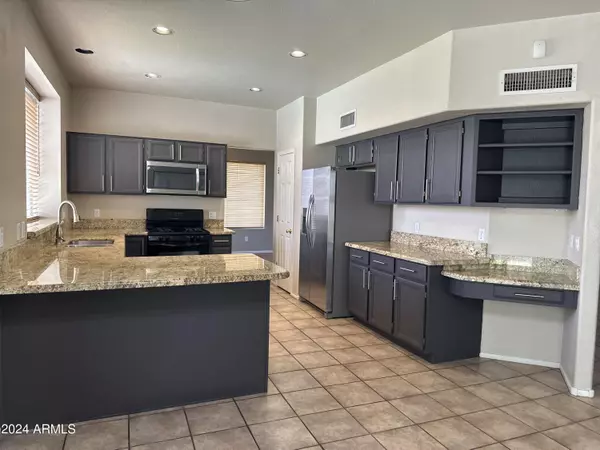 Avondale, AZ 85392,3320 N LAKESHORE Court