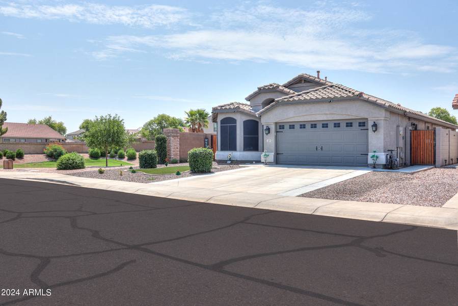 323 W LOVE Road, San Tan Valley, AZ 85143