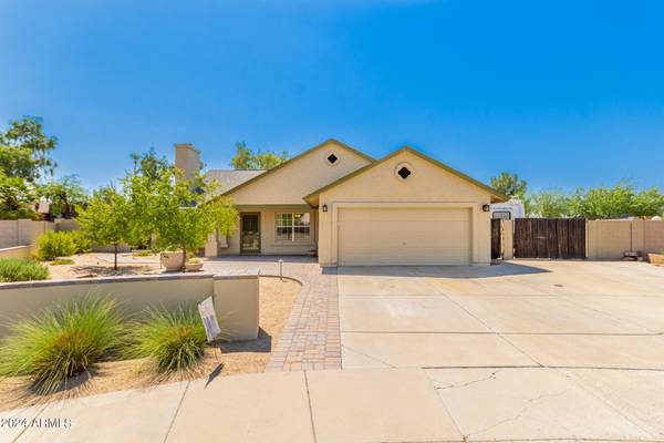 6035 W MAUI Lane,  Glendale,  AZ 85306