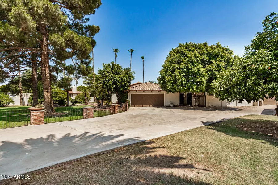 8100 W Orangewood Avenue, Glendale, AZ 85303