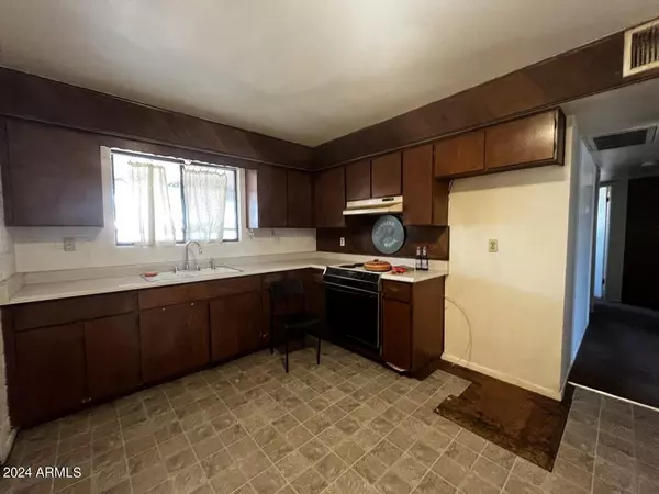 Phoenix, AZ 85041,102 W WINSTON Drive