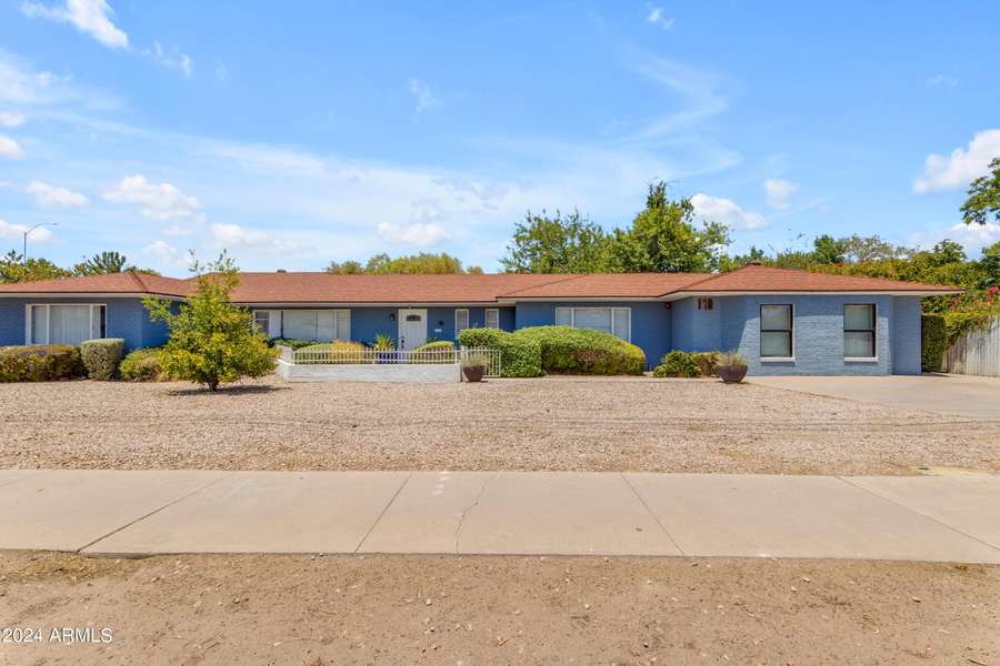 140 W UNIVERSITY Drive, Mesa, AZ 85201